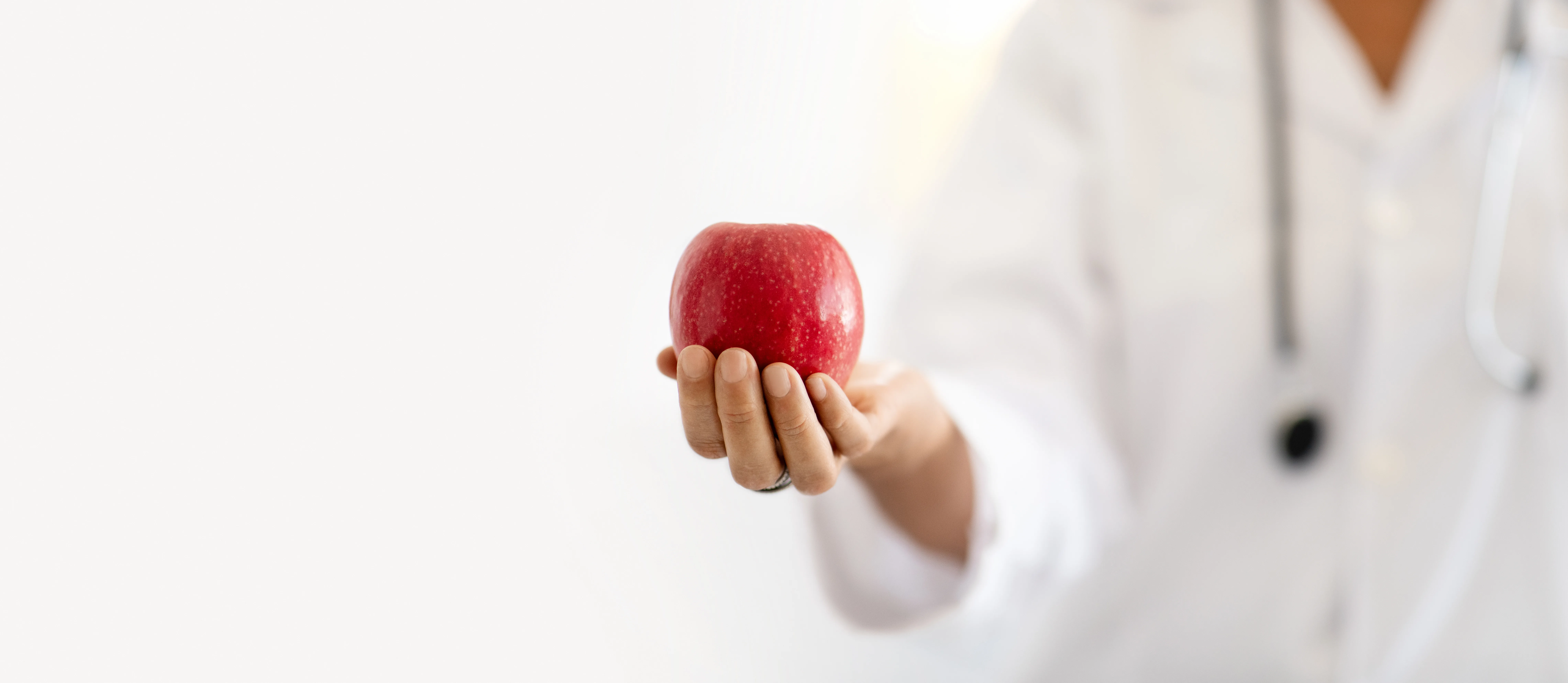Dietitan holding an apple